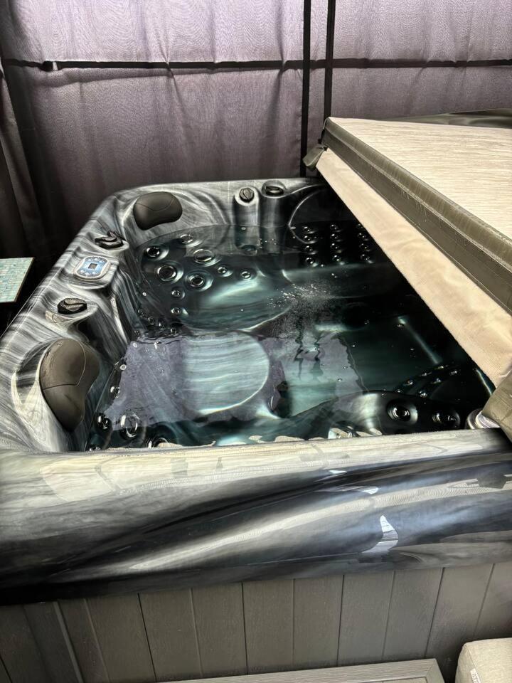 Secret Gem 1 Bed Garden Flat Private Luxury Hot Tub Appartement Bournemouth Buitenkant foto