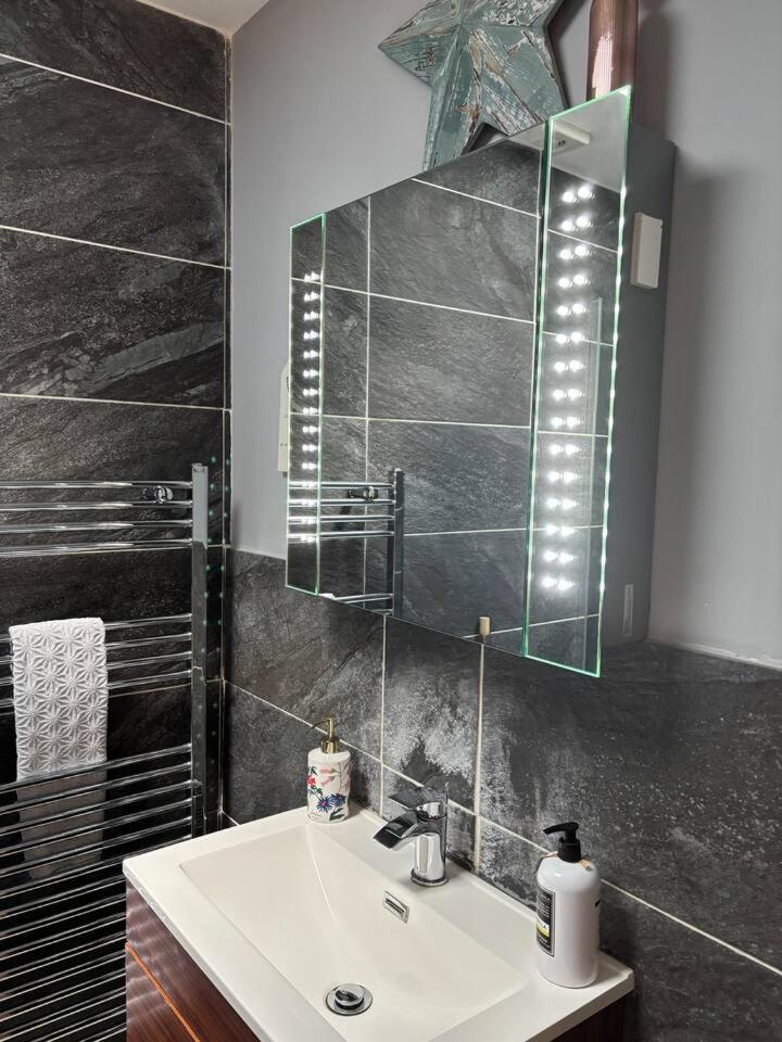 Secret Gem 1 Bed Garden Flat Private Luxury Hot Tub Appartement Bournemouth Buitenkant foto