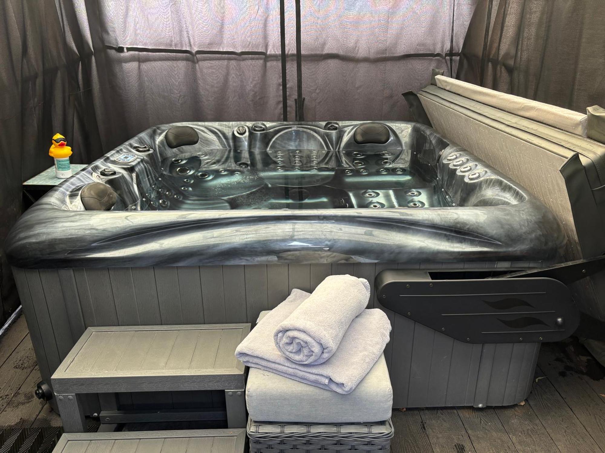 Secret Gem 1 Bed Garden Flat Private Luxury Hot Tub Appartement Bournemouth Buitenkant foto